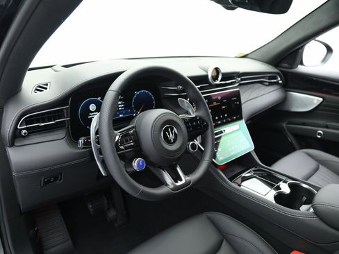 New 2025 Maserati Grecale Modena image 14