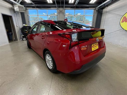 Used 2021 Toyota Prius LE w/ Carpet Mat Package (TMS) AWD/4WD image 3
