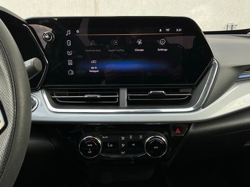 Used 2025 Chevrolet Trax LT image 24