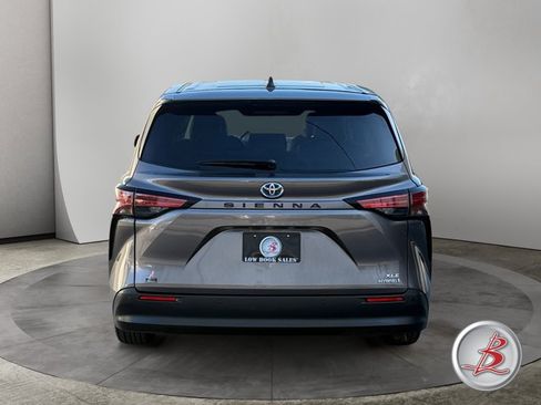 Used 2022 Toyota Sienna XLE FWD image 6