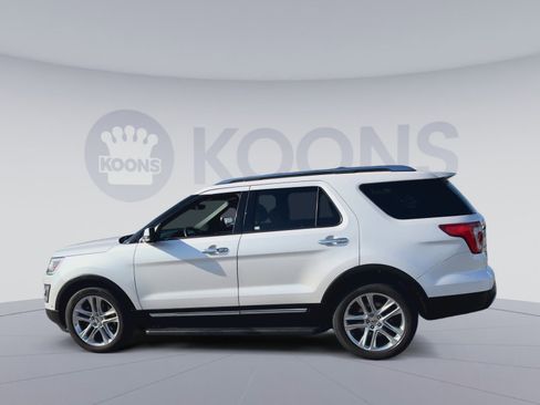 Used 2017 Ford Explorer Limited w/ Equipment Group 301A AWD/4WD image 8