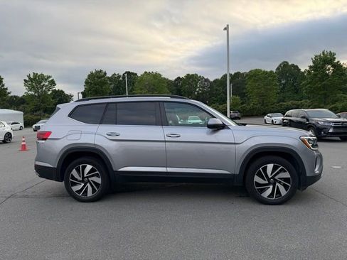 Certified 2025 Volkswagen Atlas SE FWD image 6