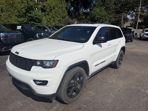 Used 2018 Jeep Grand Cherokee Laredo AWD/4WD image 5