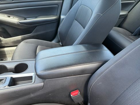 Used 2024 Nissan Altima 2.5 S FWD image 14