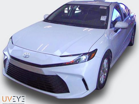 Used 2025 Toyota Camry LE image 12