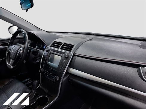 Used 2015 Toyota Camry SE image 28