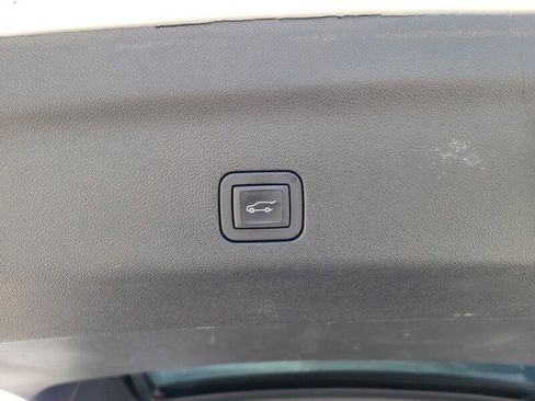 Used 2024 GMC Yukon XL Denali Ultimate image 9