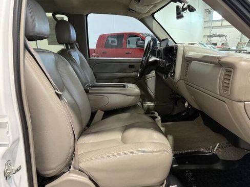 Used 2006 GMC Sierra 2500 SLE w/ Onstar Plus Package AWD/4WD image 16