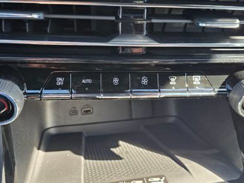 New 2026 Chevrolet Traverse Z71 w/ Enhanced Driving Package AWD/4WD image 23