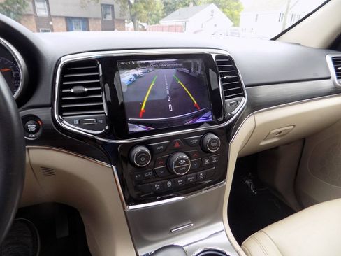 Used 2020 Jeep Grand Cherokee Limited AWD/4WD image 21