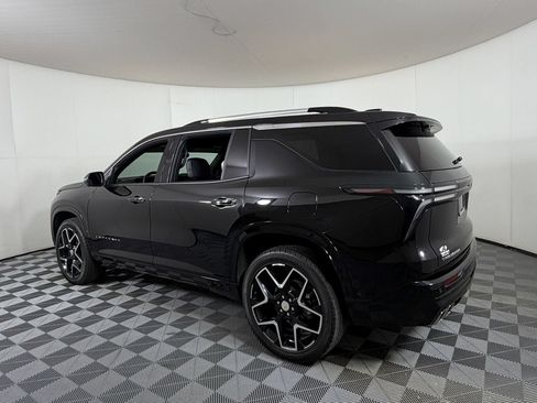 Certified 2025 Chevrolet Traverse High Country FWD image 3