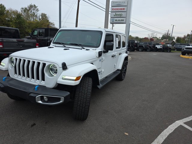 Used 2022 Jeep Wrangler Unlimited Sahara w/ Cold Weather Group AWD/4WD image 17