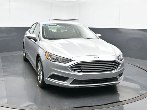 Used 2017 Ford Fusion SE image 8
