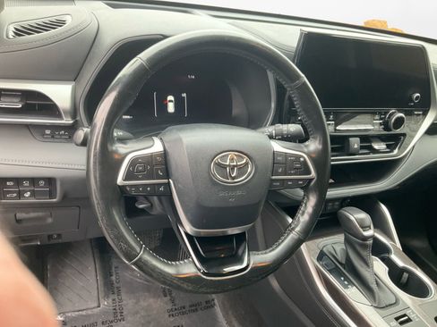Used 2023 Toyota Highlander Platinum AWD/4WD image 12