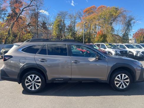 Used 2023 Subaru Outback Premium image 6