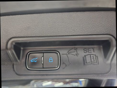 Used 2022 Ford Explorer XLT AWD/4WD image 17