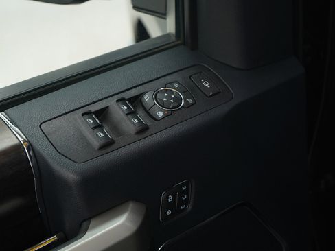 Used 2022 Ford F350 Lariat w/ Chrome Package image 21