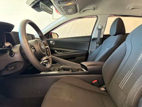 Used 2022 Hyundai Elantra SEL image 11