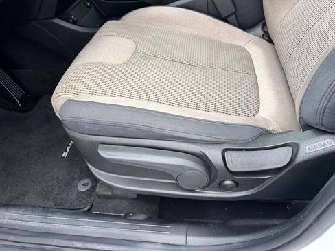 Used 2022 Hyundai Santa Fe SE AWD/4WD image 25