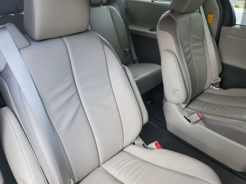 Used 2014 Toyota Sienna Limited w/ Limited Premium Package AWD/4WD image 38