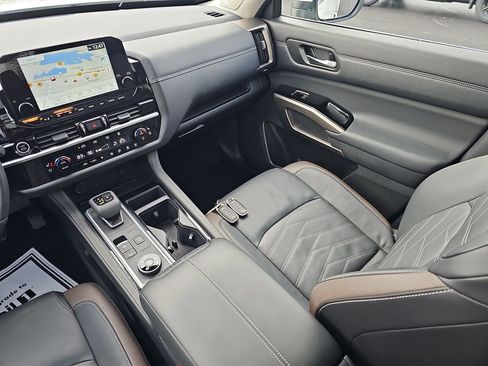 Used 2024 Nissan Pathfinder Platinum w/ Cargo Package image 32