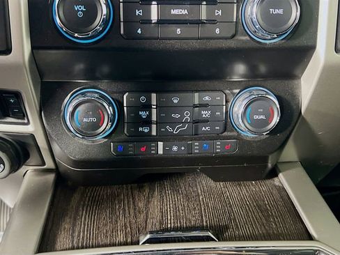 Used 2020 Ford F350 Lariat image 22