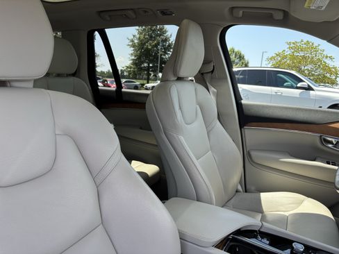 Used 2022 Volvo XC90 T6 Momentum w/ Advanced Package AWD/4WD image 35