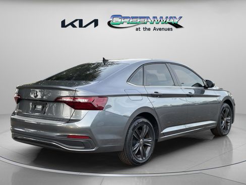 Used 2023 Volkswagen Jetta SE w/ Panoramic Sunroof Package image 4