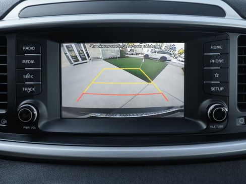 Used 2020 Kia Sorento EX FWD image 13