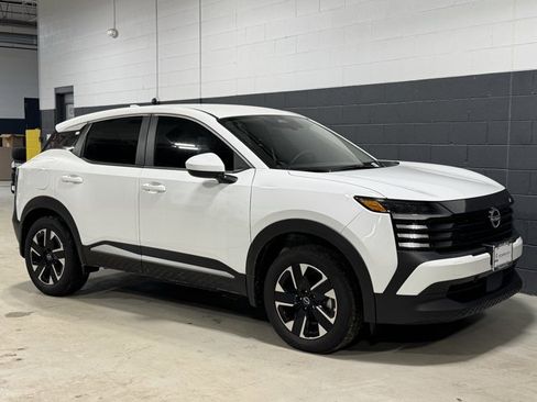 New 2025 Nissan Kicks SV image 2