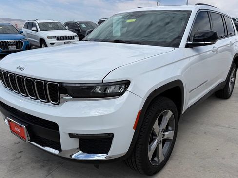 Used 2022 Jeep Grand Cherokee L Limited AWD/4WD image 3