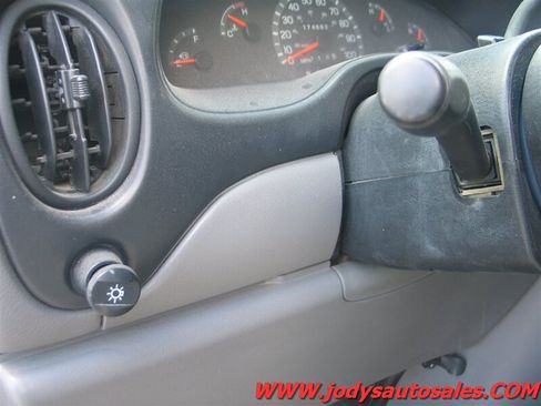 Used 2000 Ford E-250 and Econoline 250 RWD image 5