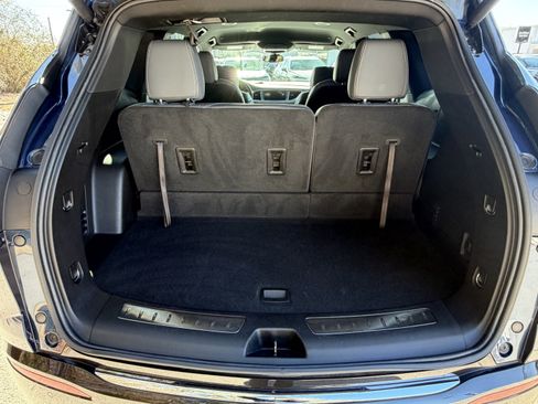 Used 2023 Buick Enclave Essence image 4