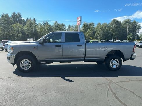 Used 2024 RAM 3500 Tradesman w/ Chrome Appearance Group AWD/4WD image 4