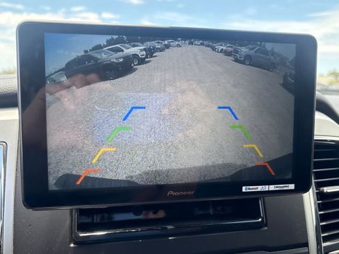 Used 2017 Nissan Titan SV AWD/4WD image 19