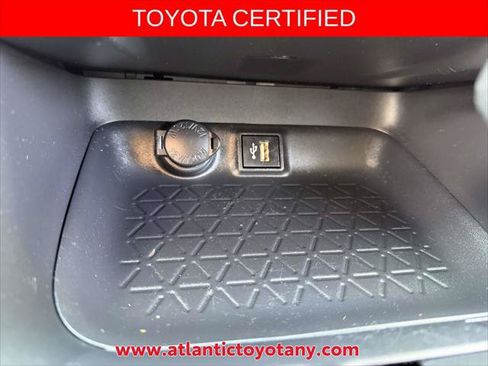 Certified 2025 Toyota RAV4 XLE AWD/4WD image 28
