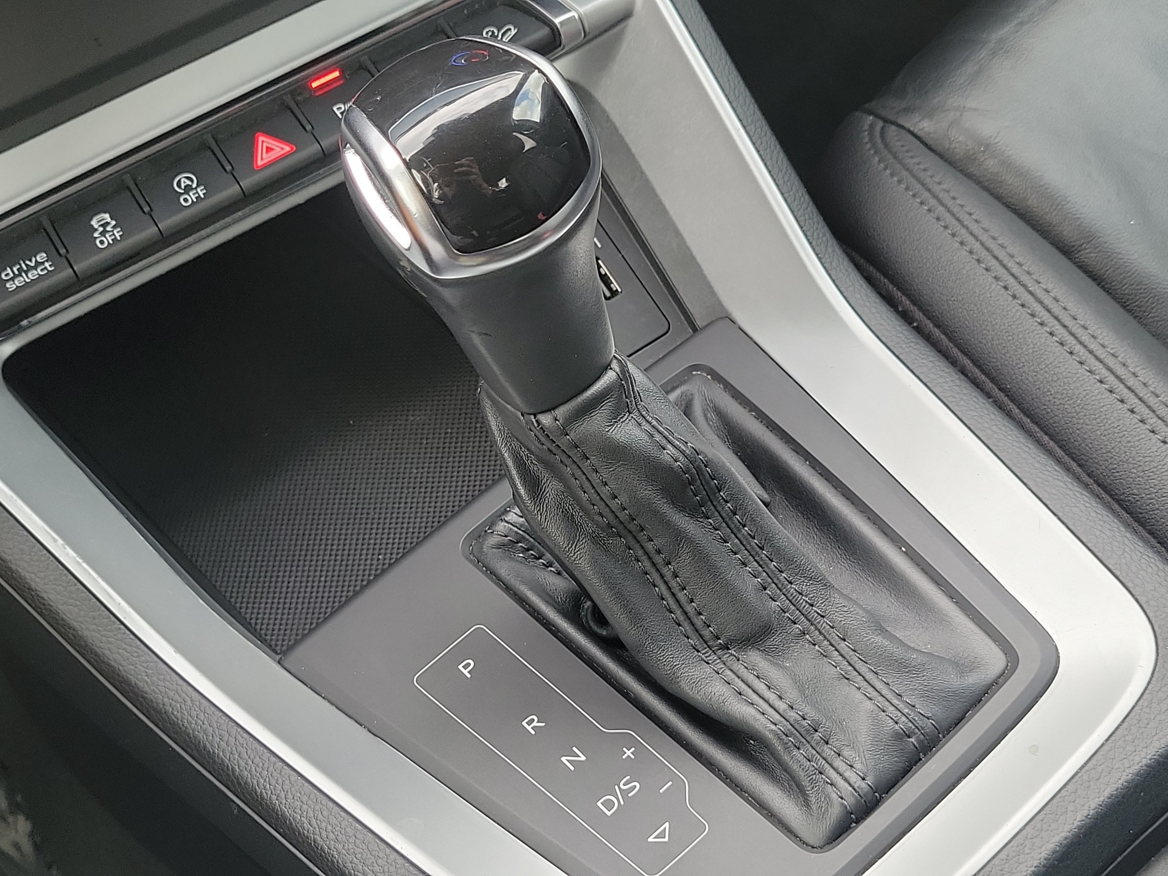 Used 2019 Audi Q3 2.0T Premium w/ Convenience Package AWD/4WD image 27