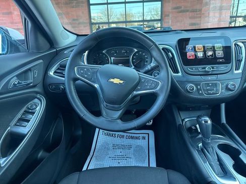 Used 2016 Chevrolet Malibu LT image 2