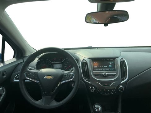Used 2018 Chevrolet Cruze LT w/ Convenience Package FWD image 7