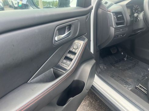 Used 2025 Nissan Rogue SV AWD/4WD image 11