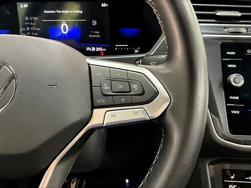 Used 2022 Volkswagen Tiguan SE image 22