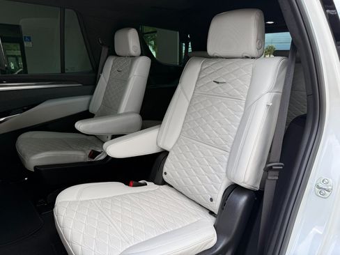 Used 2025 Cadillac Escalade V AWD/4WD image 28