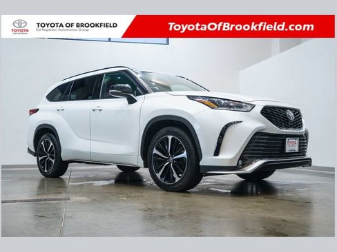 Used 2022 Toyota Highlander XSE AWD/4WD image 1