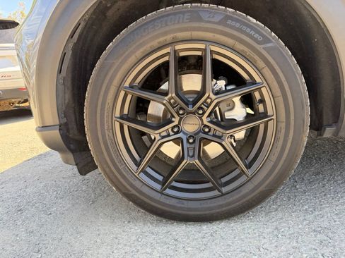 Used 2021 Ford Explorer XLT w/ Equipment Group 202A AWD/4WD image 9