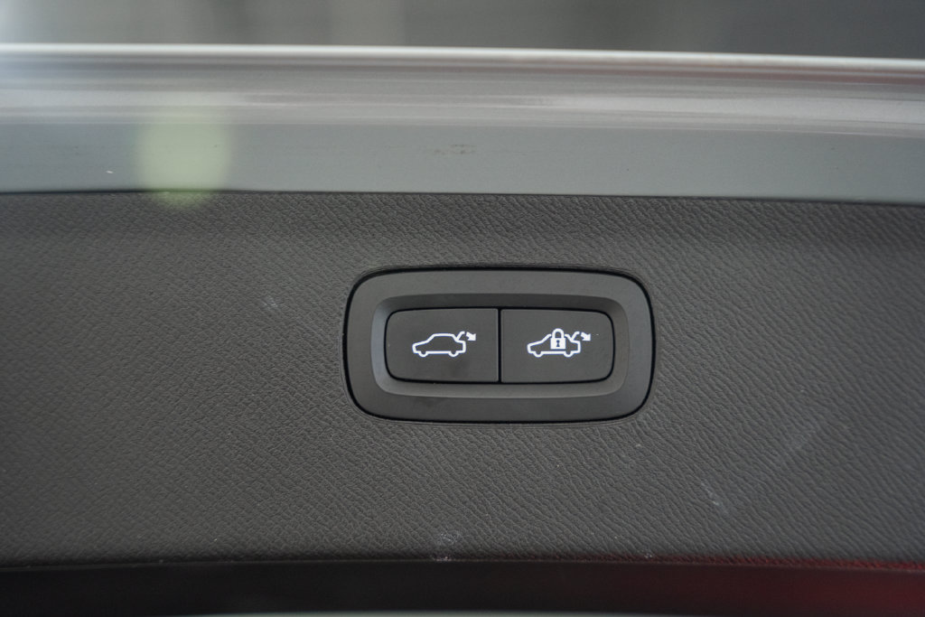 Used 2025 Volvo XC90 B6 Plus w/ Protection Package Premier AWD/4WD image 11