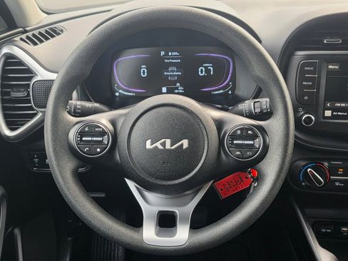 Used 2025 Kia Soul LX w/ LX Technology Package FWD image 16