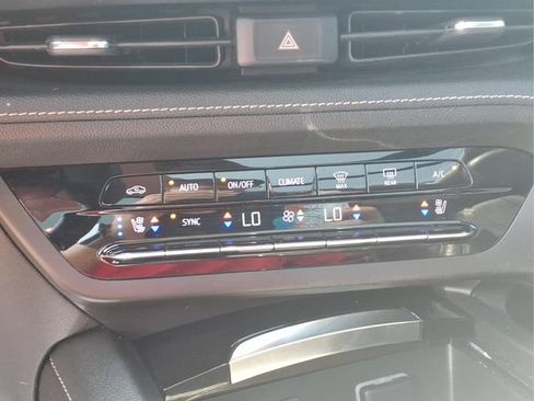 Used 2021 Buick Envision Avenir w/ Technology Package II AWD/4WD image 8