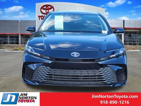 Used 2025 Toyota Camry LE w/ Convenience Package FWD image 2