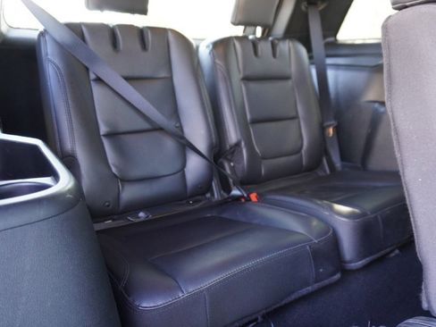 Used 2019 Ford Explorer XLT w/ Equipment Group 202A image 10