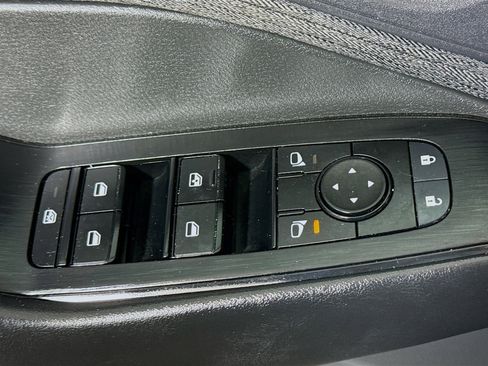 Used 2023 Nissan Rogue S image 24